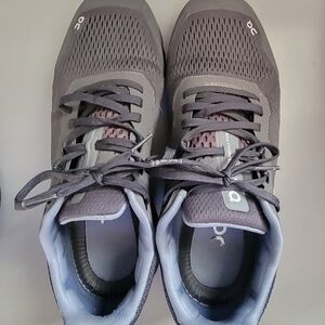 Mens on cloud tennis shoes